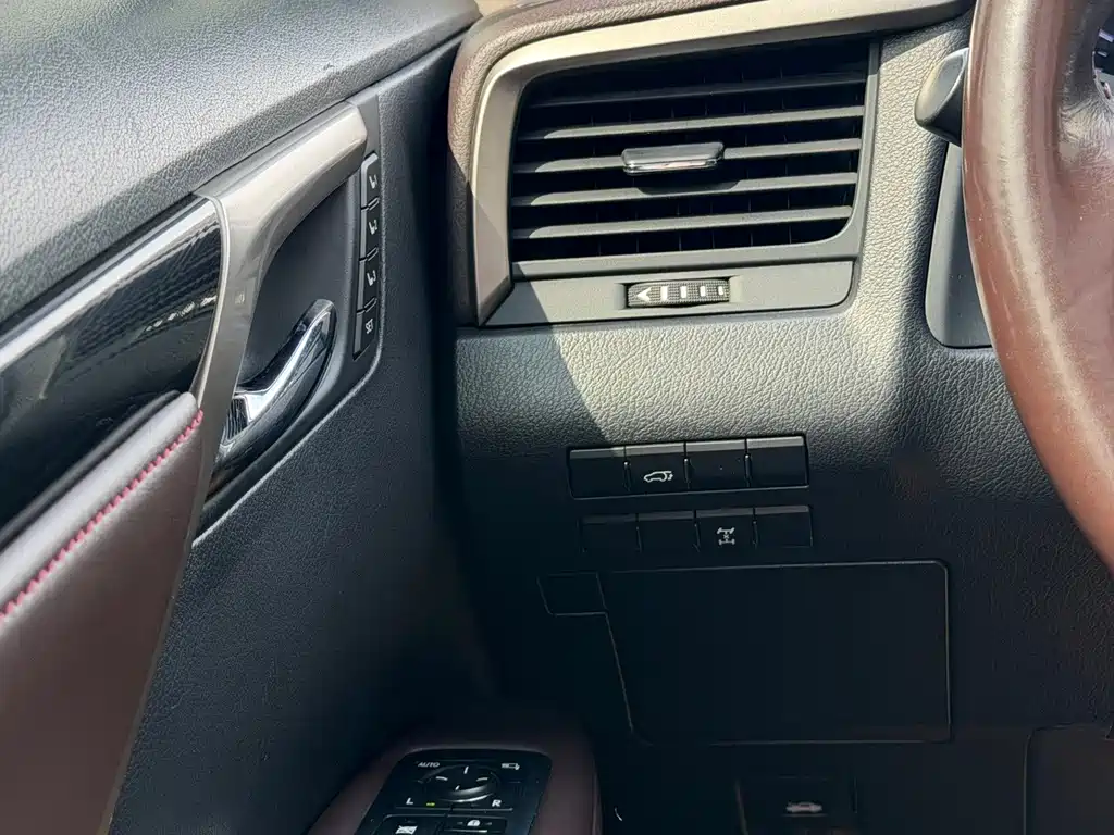 Lexus RX — фото 11