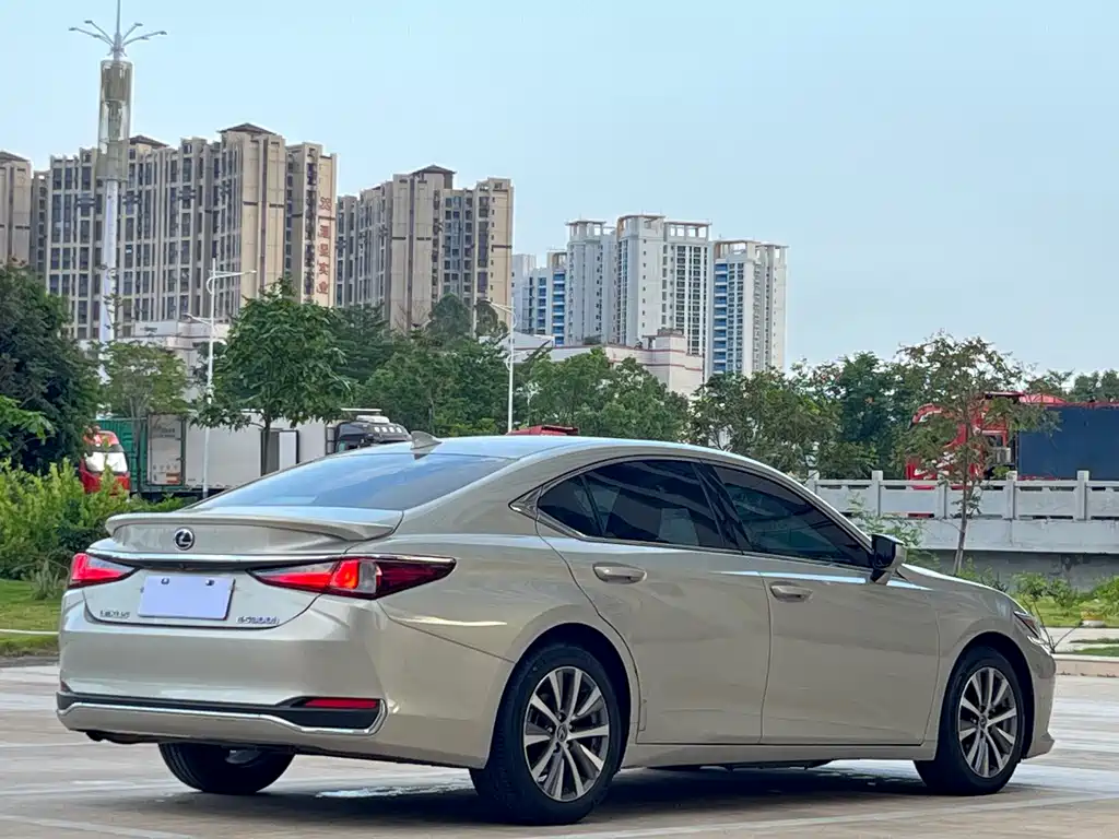 Lexus ES — фото 7