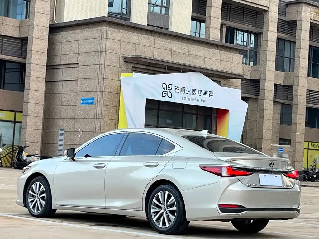 Lexus ES — фото 9