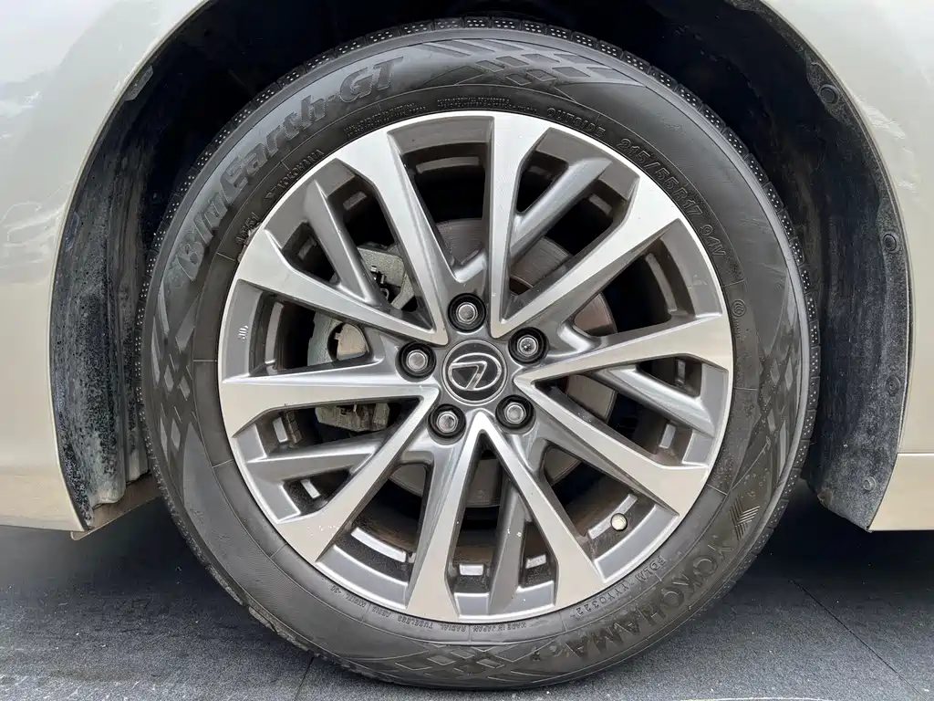 Lexus ES — фото 13