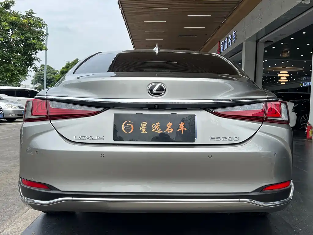 Lexus ES — фото 18