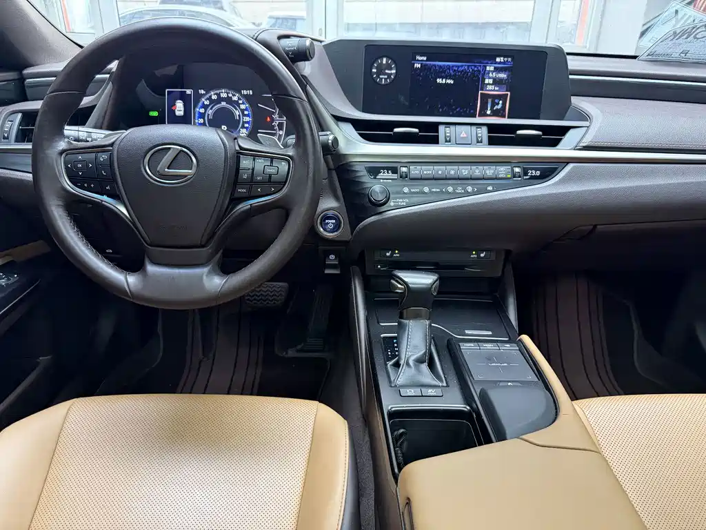 Lexus ES — фото 19