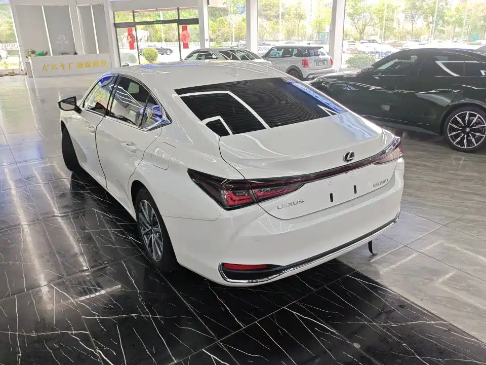 Lexus ES — фото 10