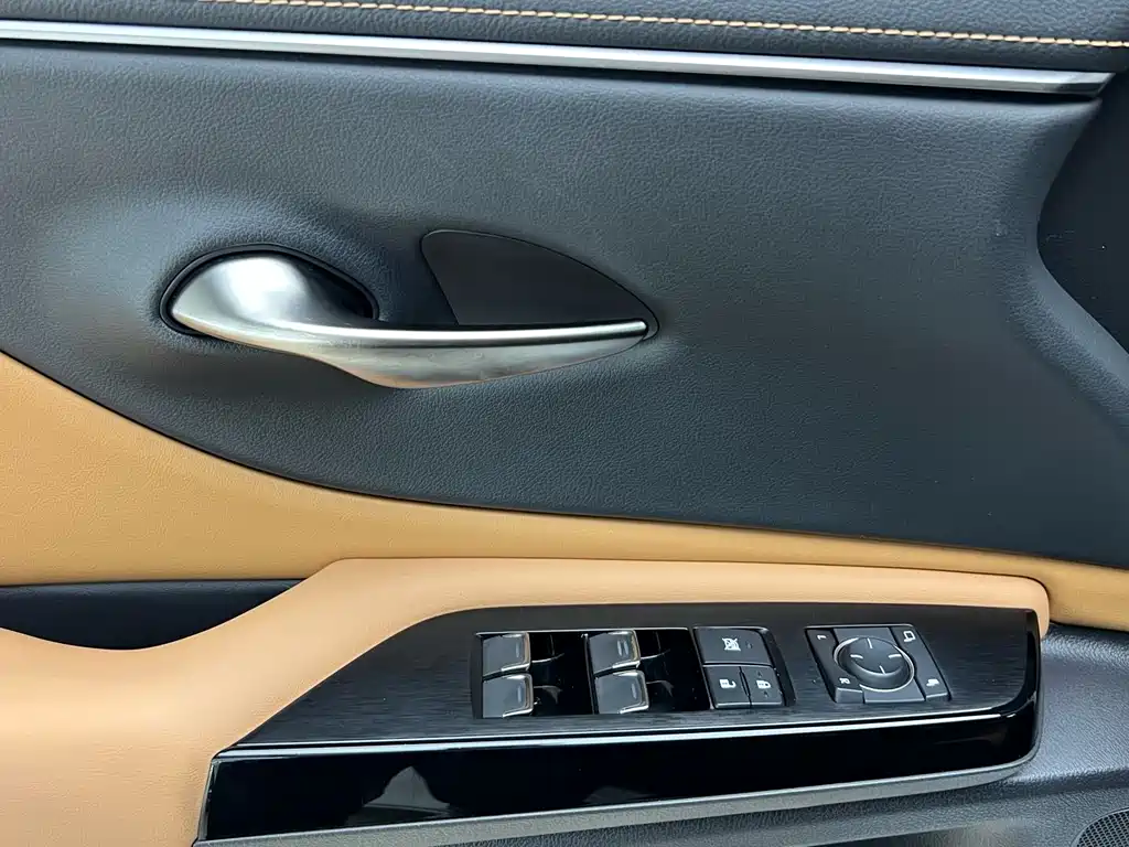 Lexus ES — фото 19