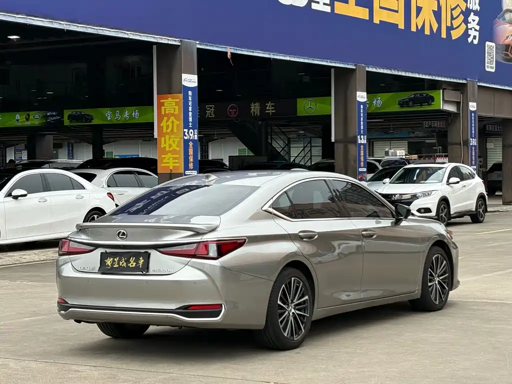 Lexus ES — фото 18
