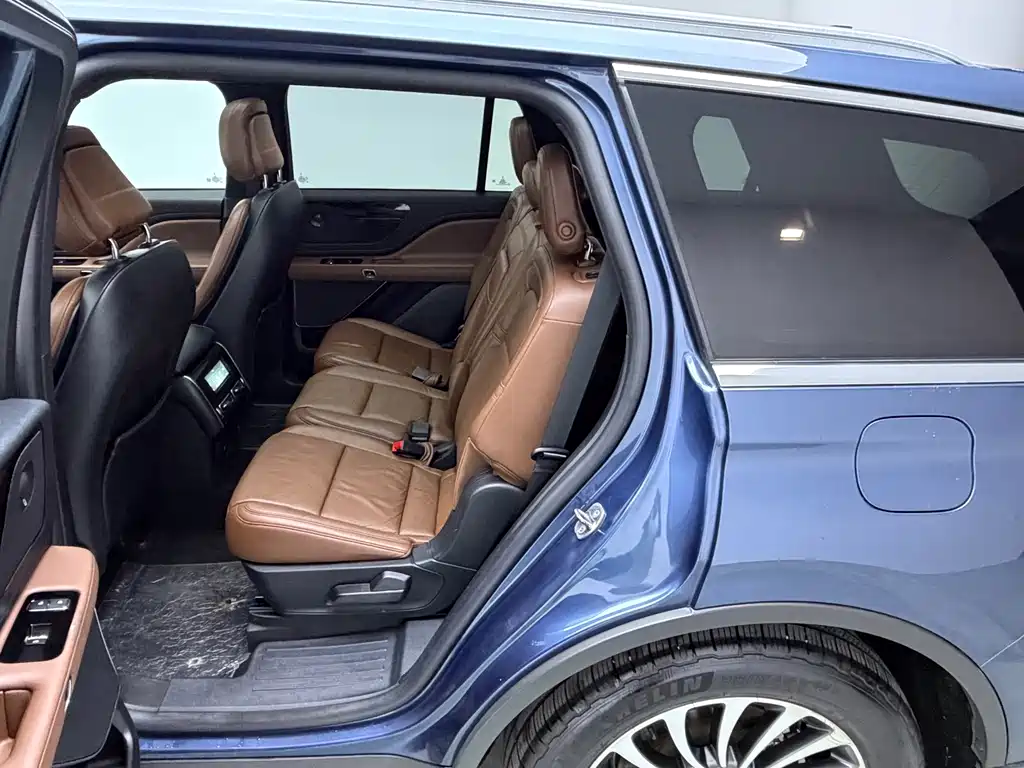 Lincoln Aviator — фото 11