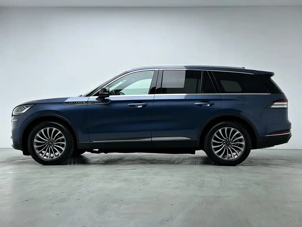 Lincoln Aviator — фото 17