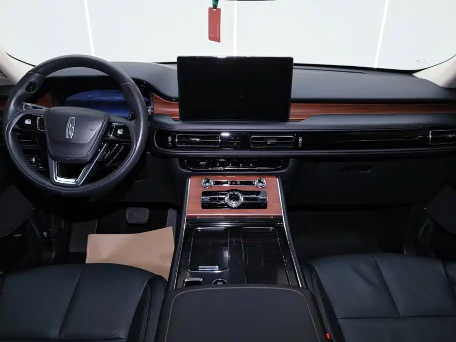 Lincoln Aviator — фото 15