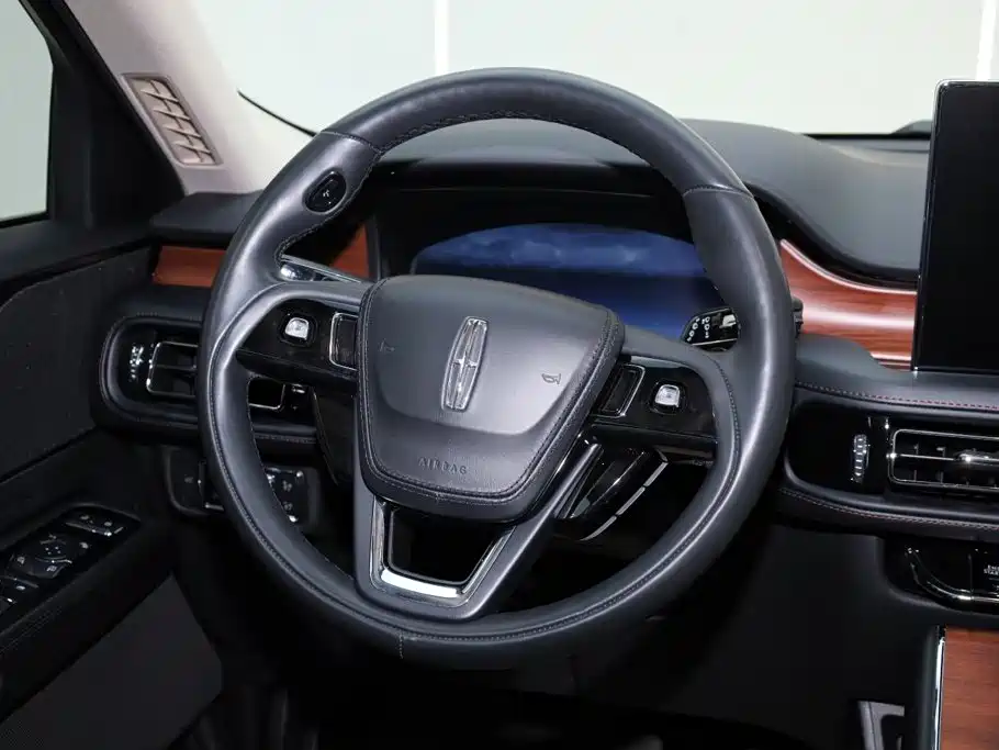 Lincoln Aviator — фото 17