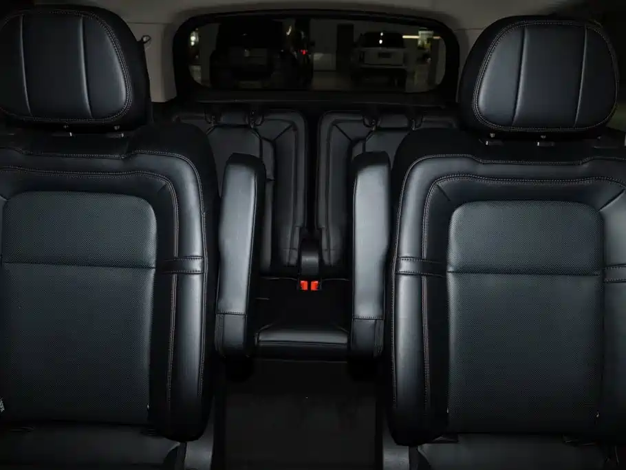 Lincoln Aviator — фото 14