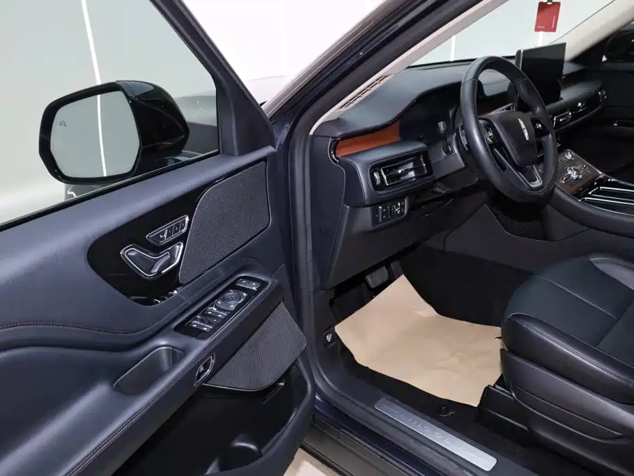 Lincoln Aviator — фото 10