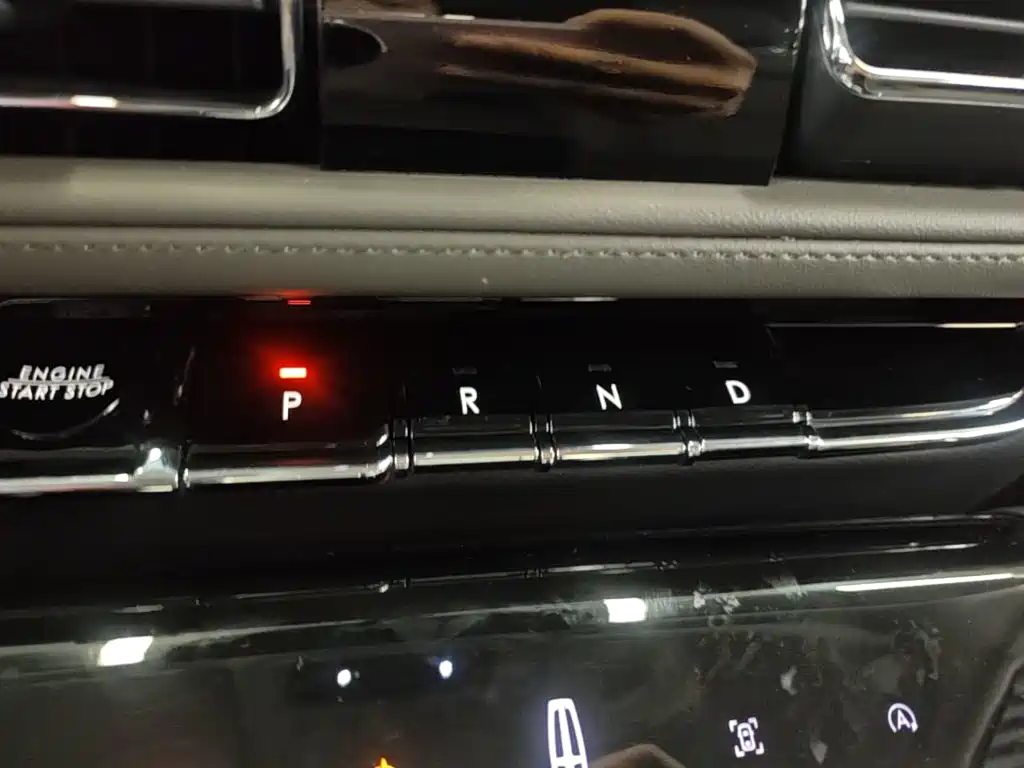 Lincoln Aviator — фото 14