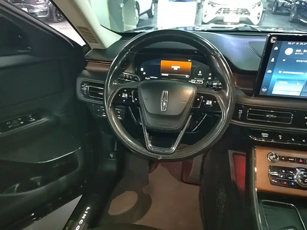 Lincoln Aviator — фото 11