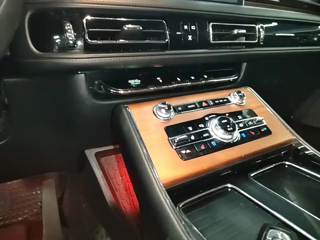 Lincoln Aviator — фото 14
