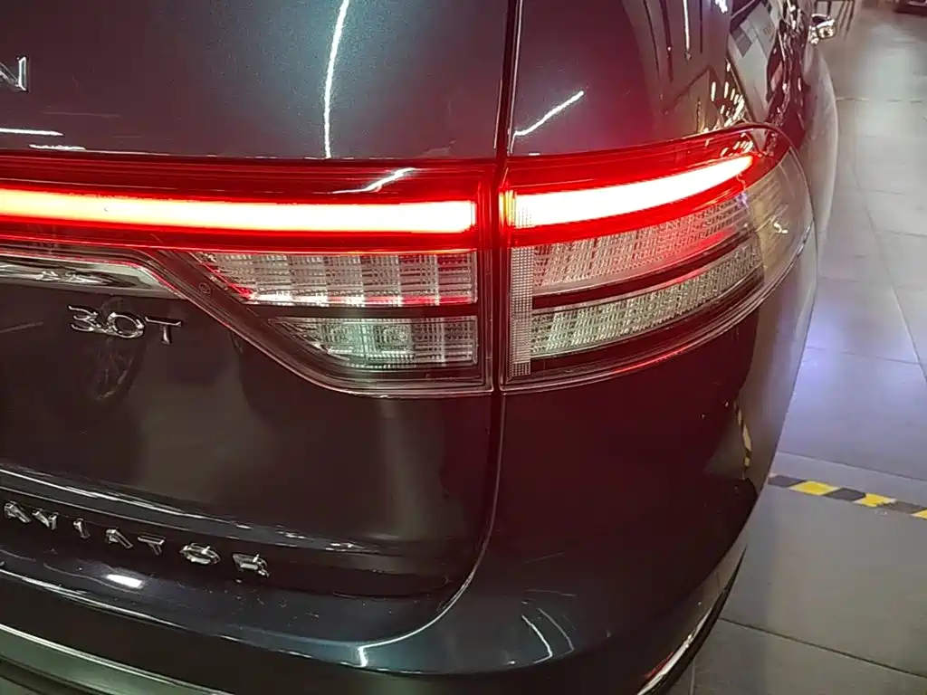 Lincoln Aviator — фото 8