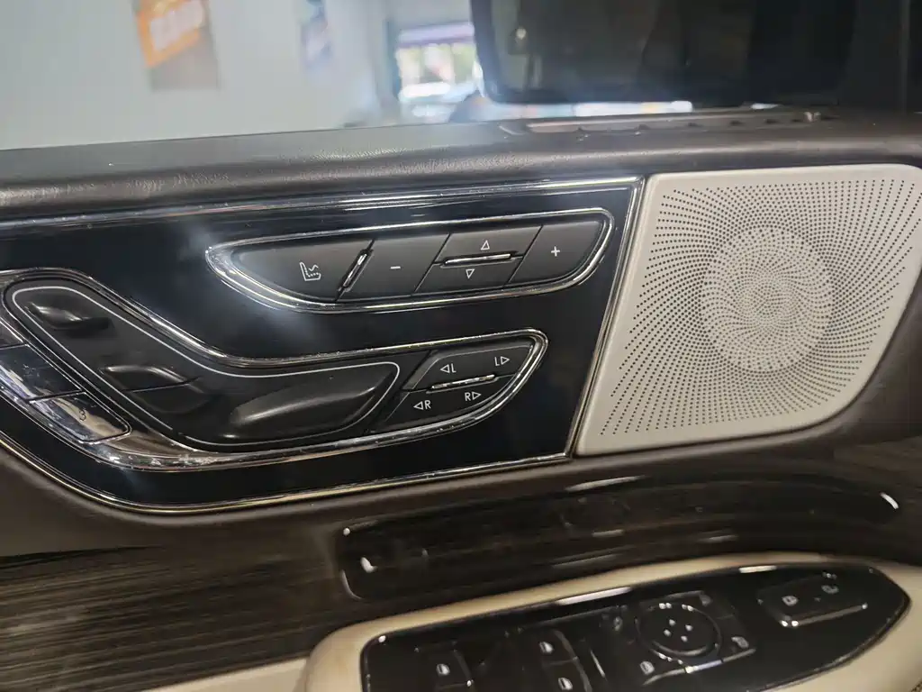 Lincoln Navigator — фото 11