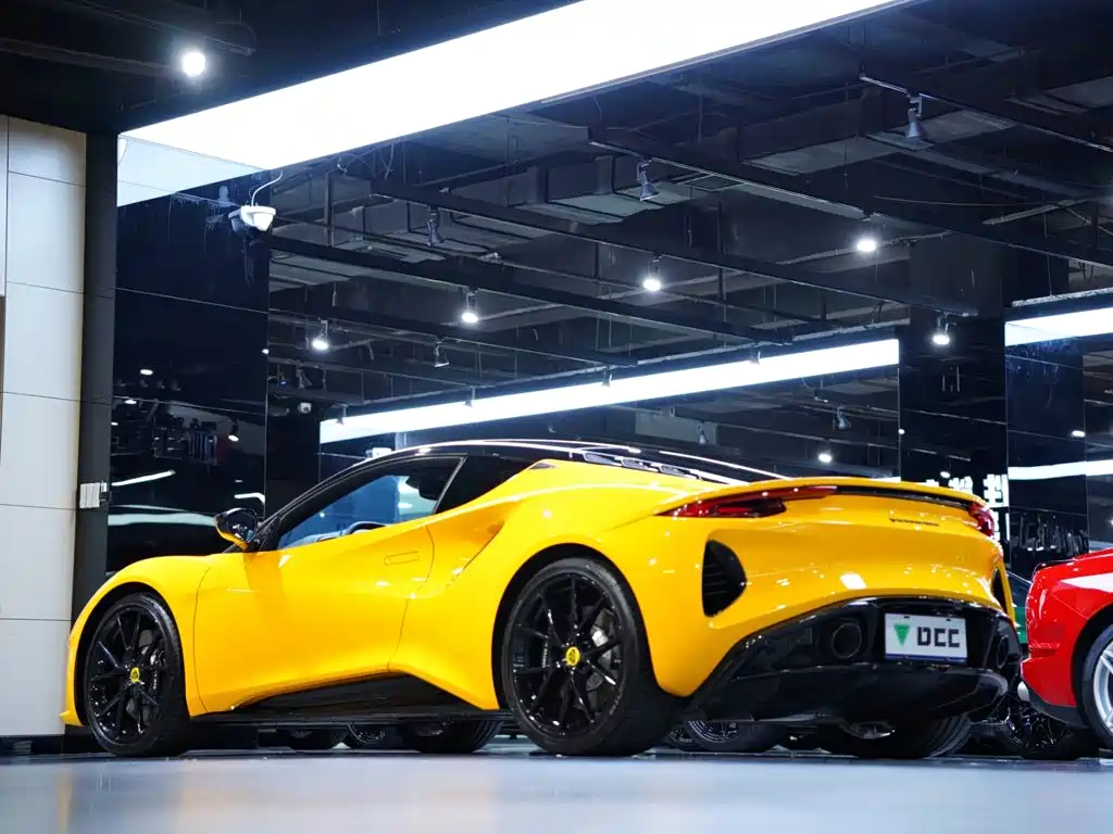 Lotus Emira — фото 10
