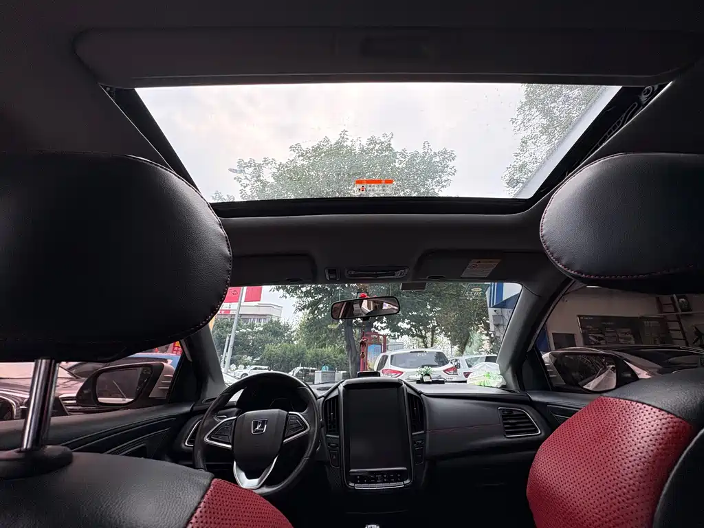 Luxgen U5 SUV — фото 11