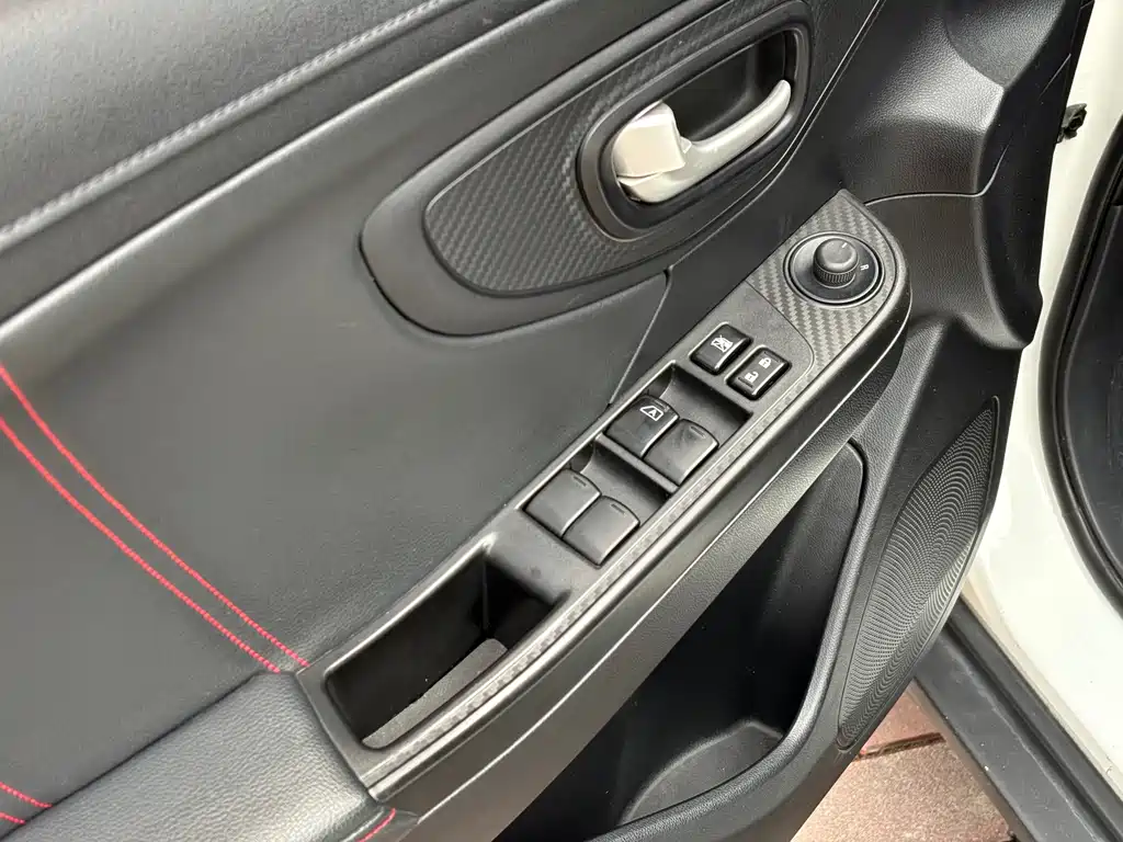 Luxgen U5 SUV — фото 17