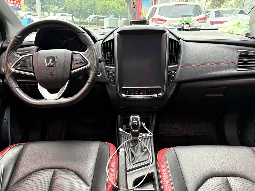 Luxgen U5 SUV — фото 18