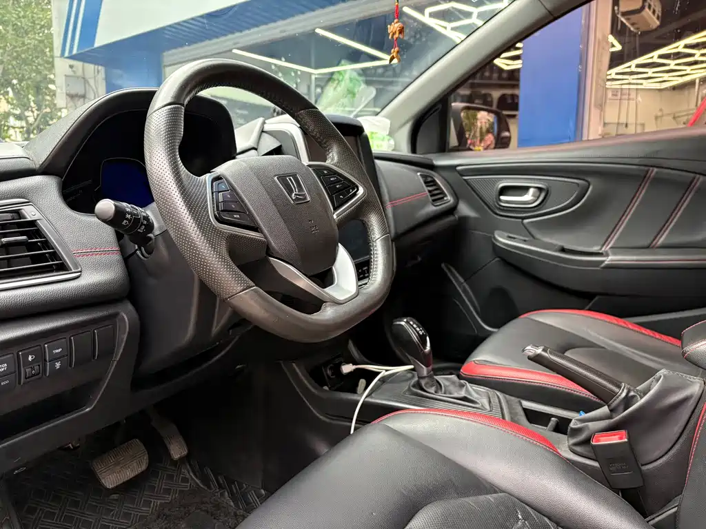 Luxgen U5 SUV — фото 19