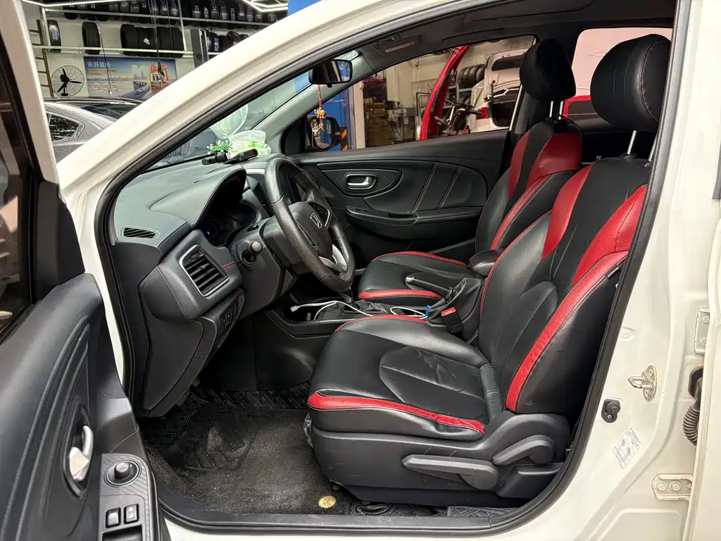 Luxgen U5 SUV — фото 7