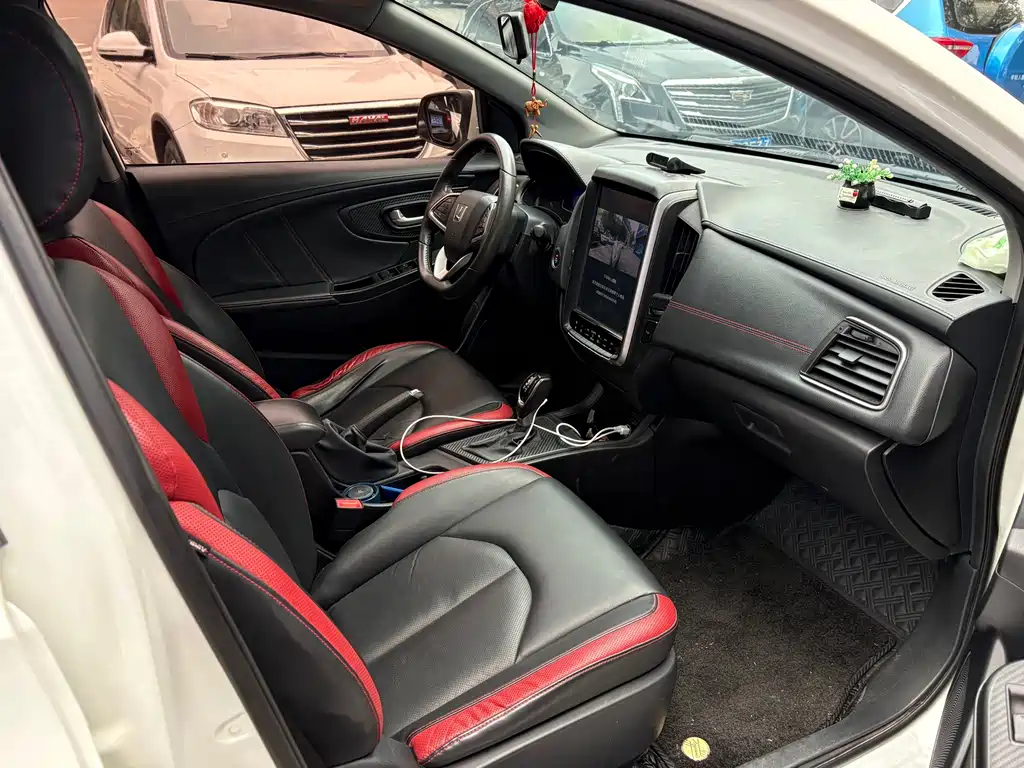Luxgen U5 SUV — фото 10