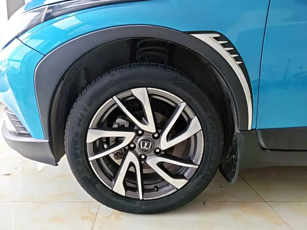 Luxgen U5 SUV — фото 23