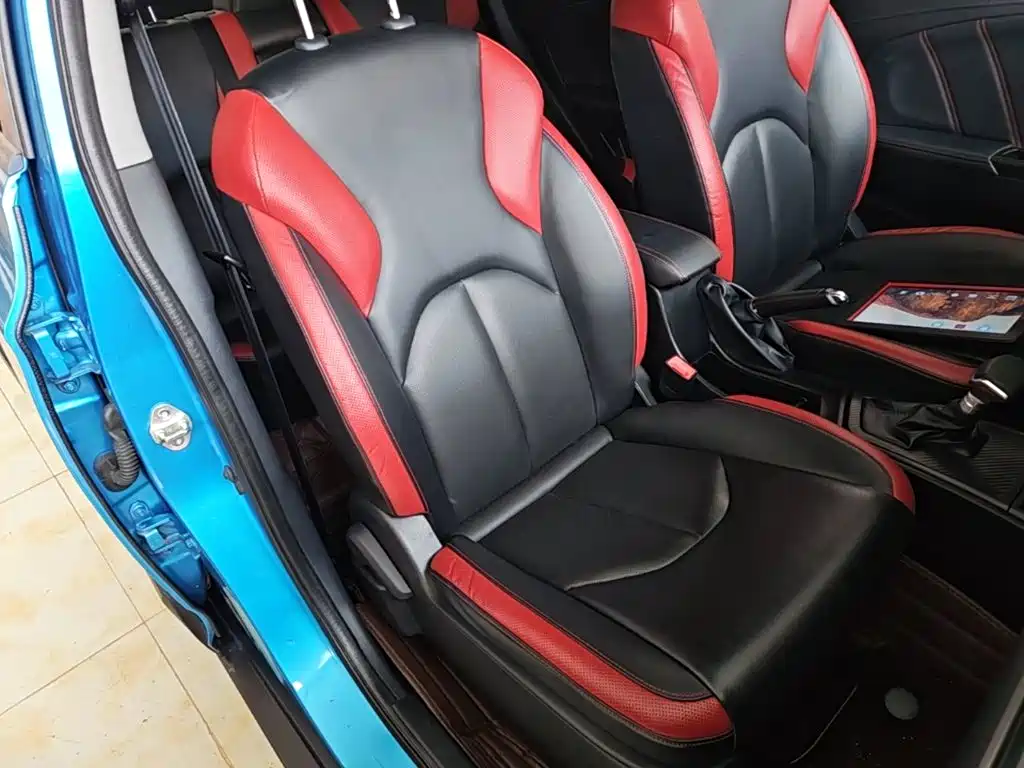 Luxgen U5 SUV — фото 25