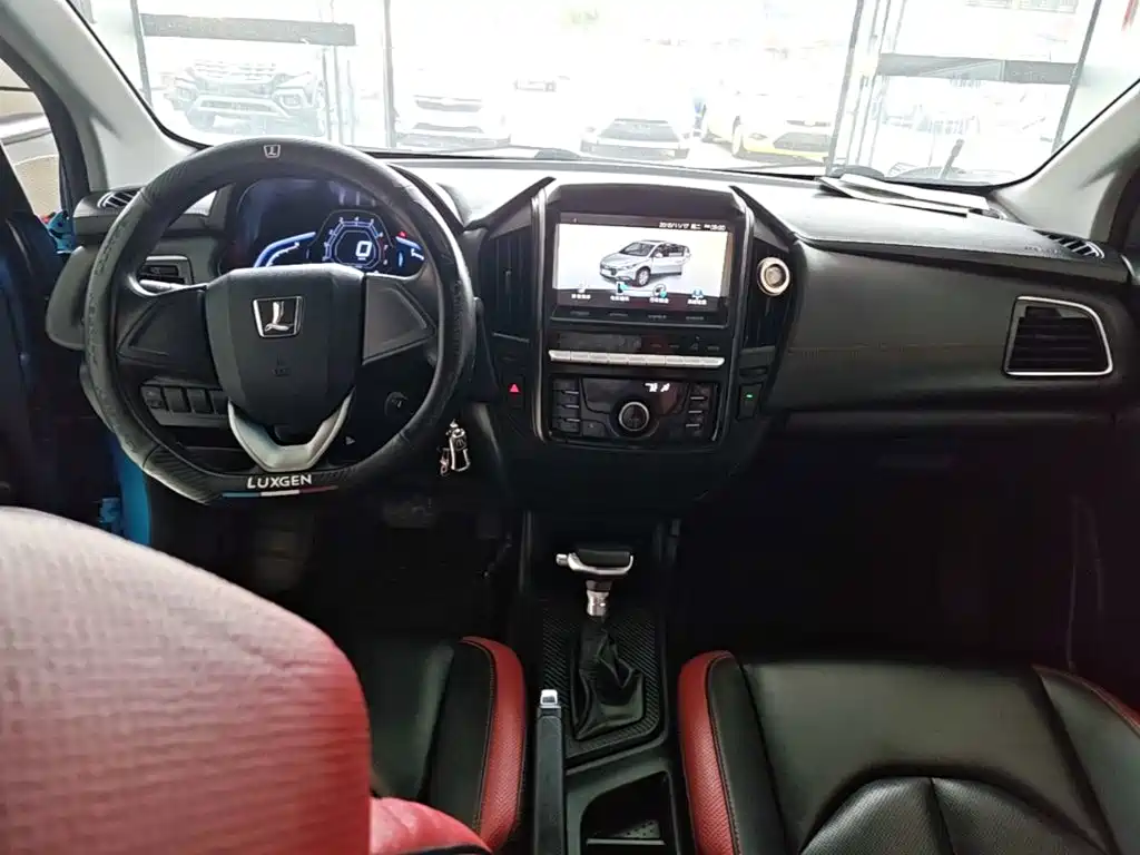 Luxgen U5 SUV — фото 10