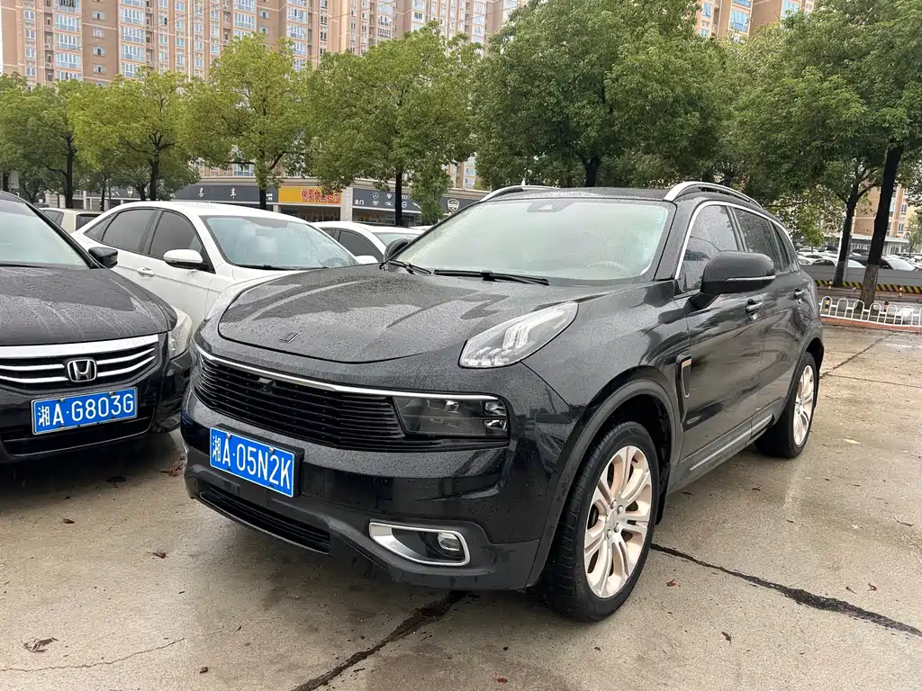 Lynk & Co 01