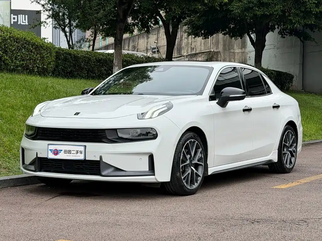 Lynk & Co 03