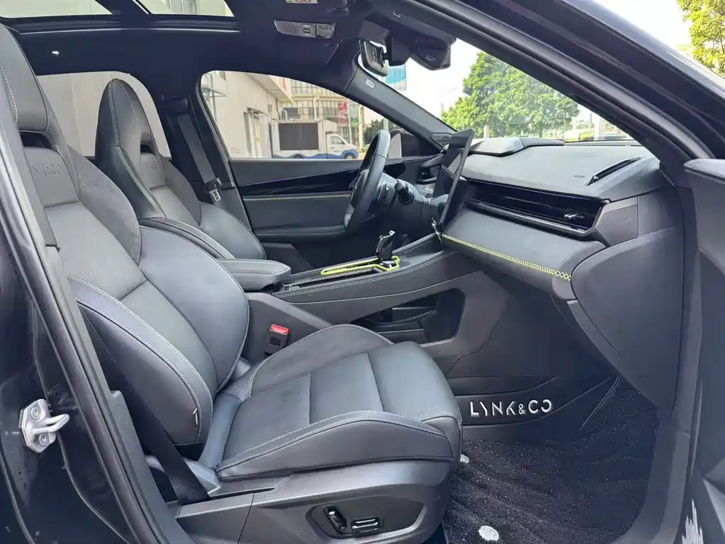 Lynk & Co 03 — фото 17