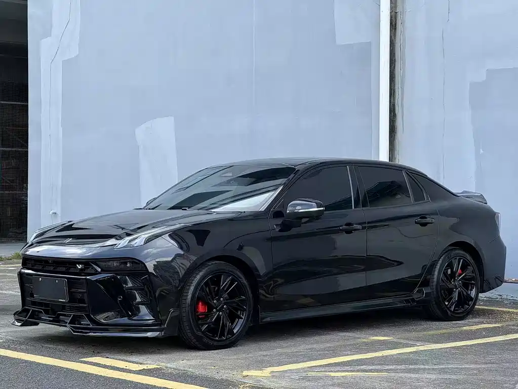 Lynk & Co 03