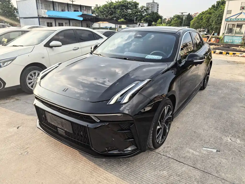 Lynk & Co 03