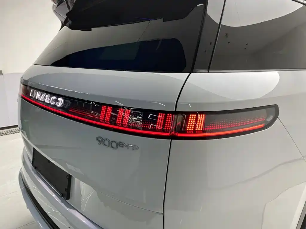 Lynk & Co 900 — фото 10