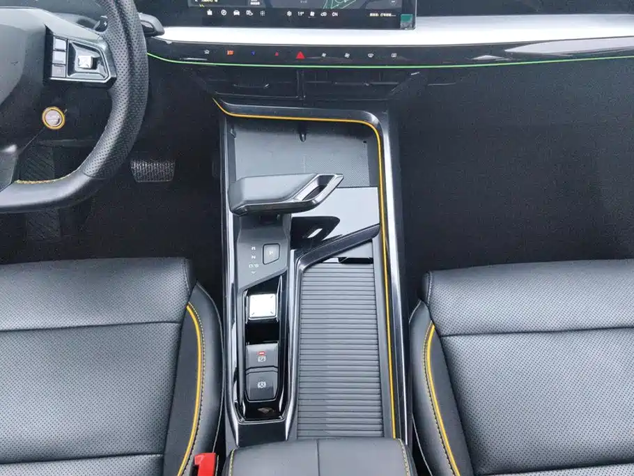 MG MG5 Scorpio — фото 16