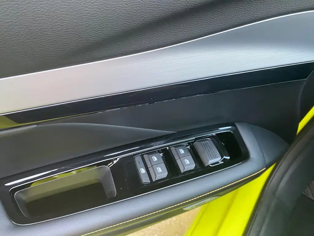 MG MG5 Scorpio — фото 6