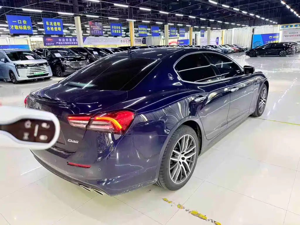 Maserati Ghibli — фото 10