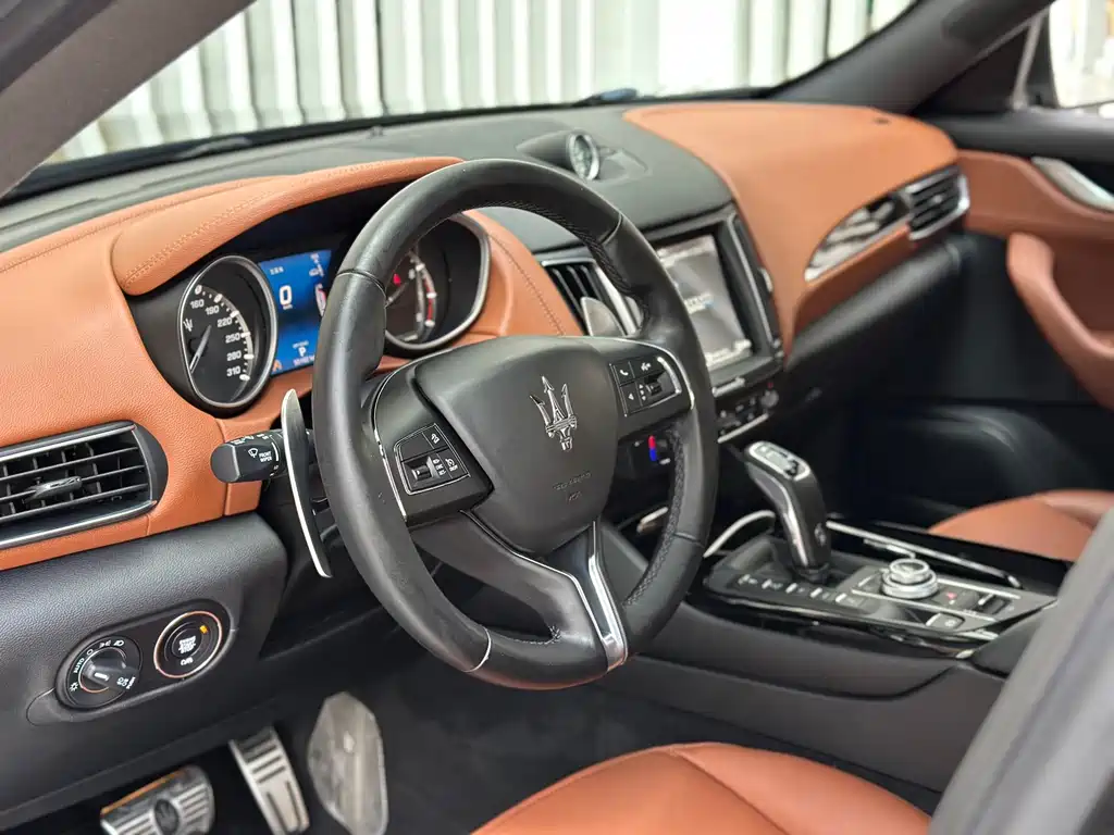 Maserati Levante — фото 10