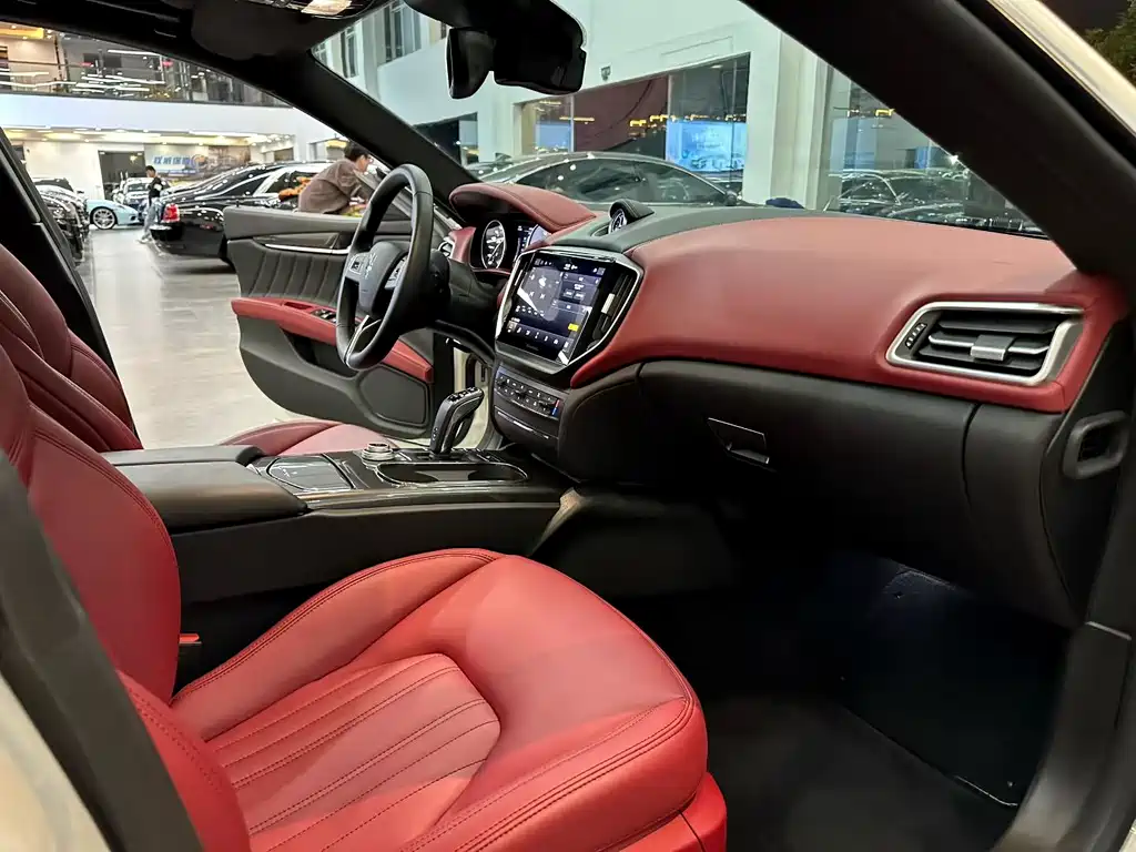 Maserati Ghibli — фото 9