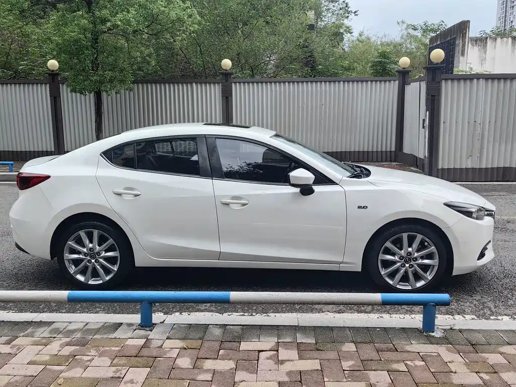 Mazda 3 Axela — фото 4