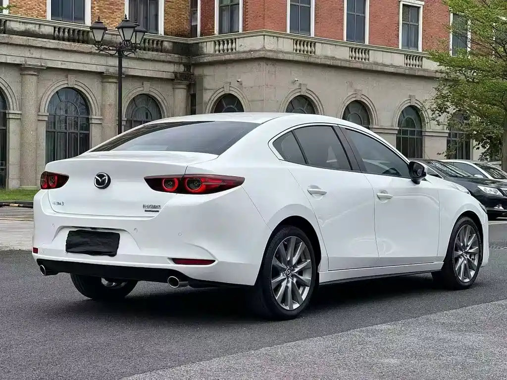 Mazda 3 Axela — фото 8