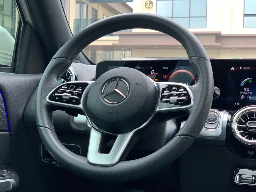 Mercedes-Benz GLB — фото 19