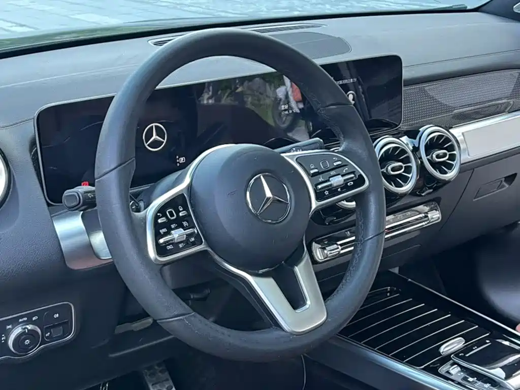 Mercedes-Benz GLB — фото 18