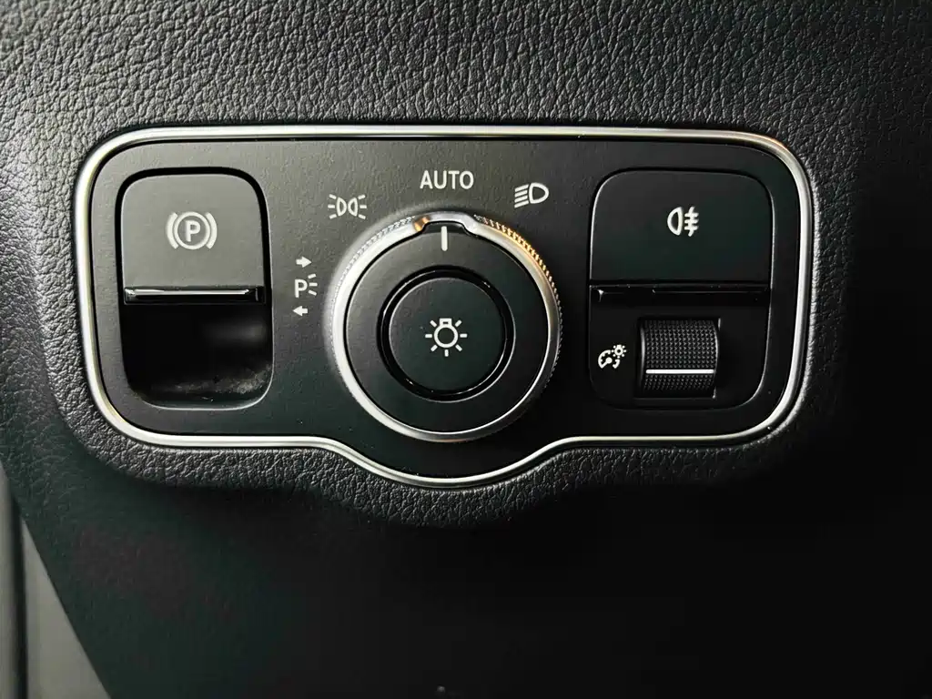 Mercedes-Benz EQB — фото 15