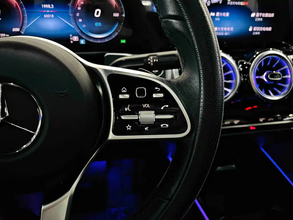 Mercedes-Benz EQB — фото 17
