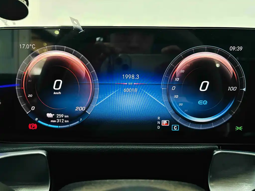 Mercedes-Benz EQB — фото 18