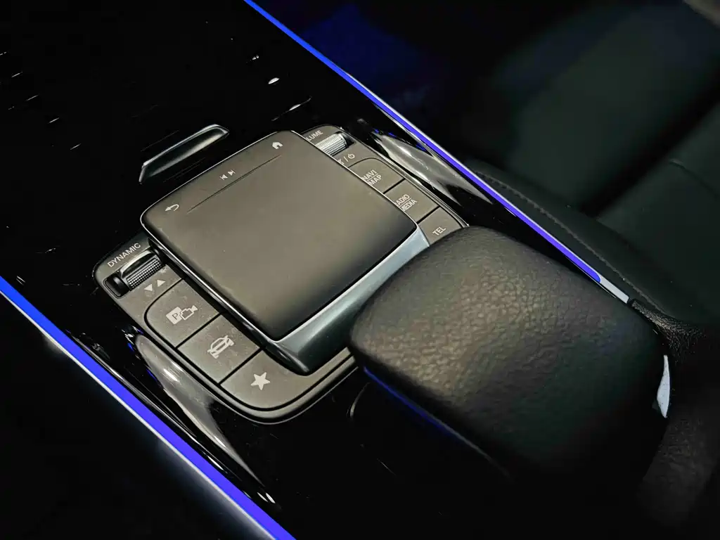 Mercedes-Benz EQB — фото 19