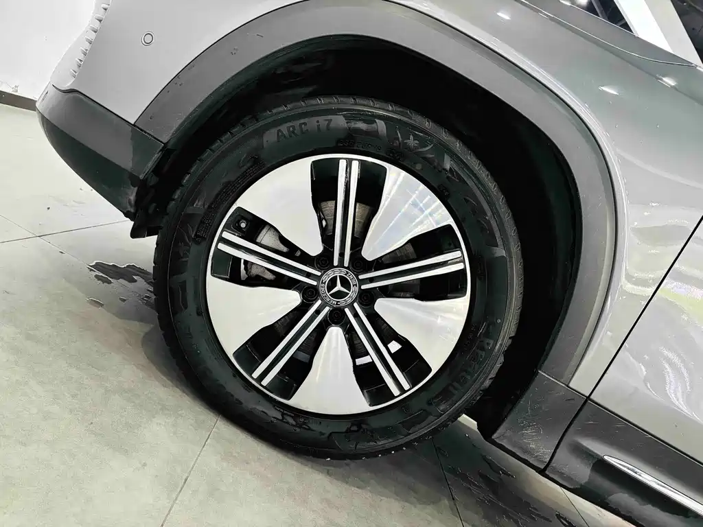 Mercedes-Benz EQB — фото 10